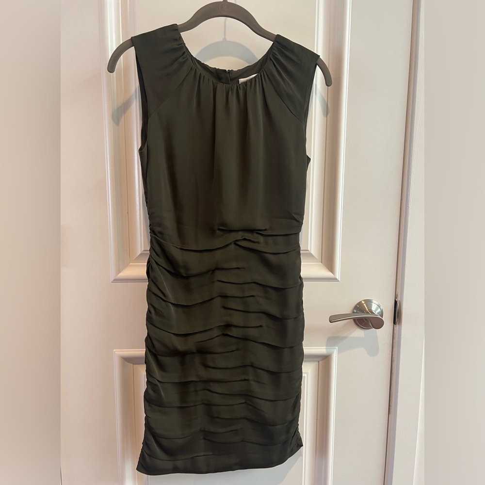 Diane Von Furstenberg Tulipan Olive Green Dress - Size 2